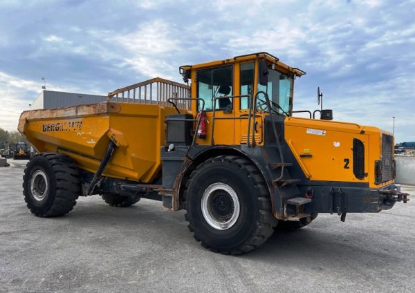 _JINÉ Bergmann - 5025 HK