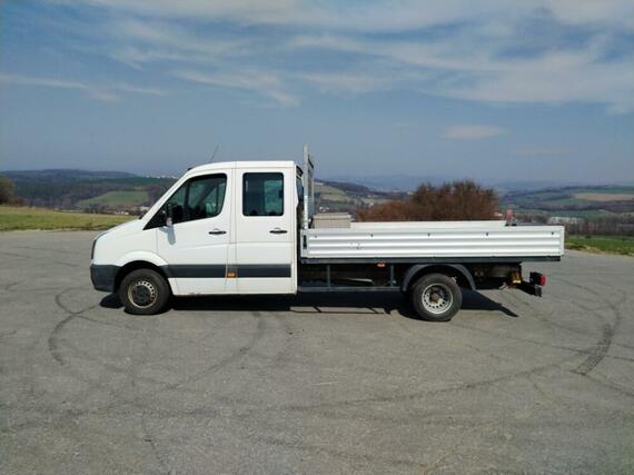 Volkswagen Crafter, 7 míst, dvojitá zadní kola, valník 