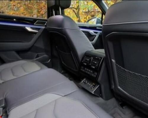 VW (Volkswagen) 3.0 TDi R-line 4-motion