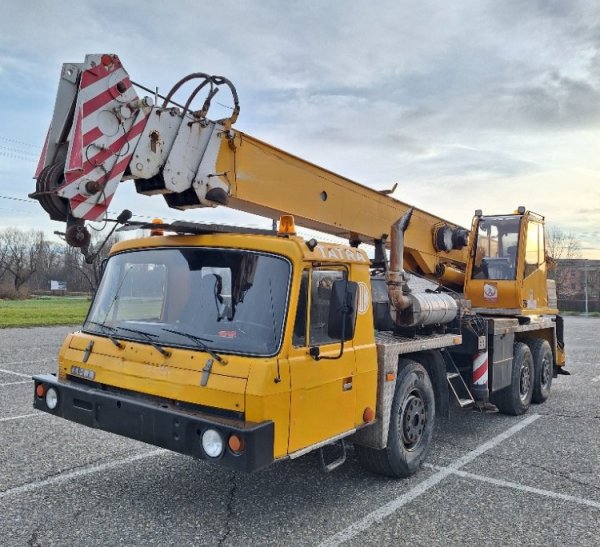 TATRA T815 +AD 28 (ČKD)