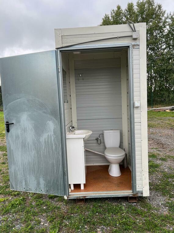 2 x mobilní wc + mobilní sprcha  2 x mobilní wc + mobilní sprcha