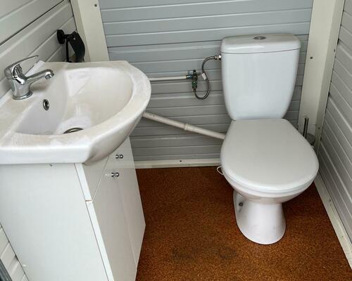 2 x mobilní wc + mobilní sprcha 