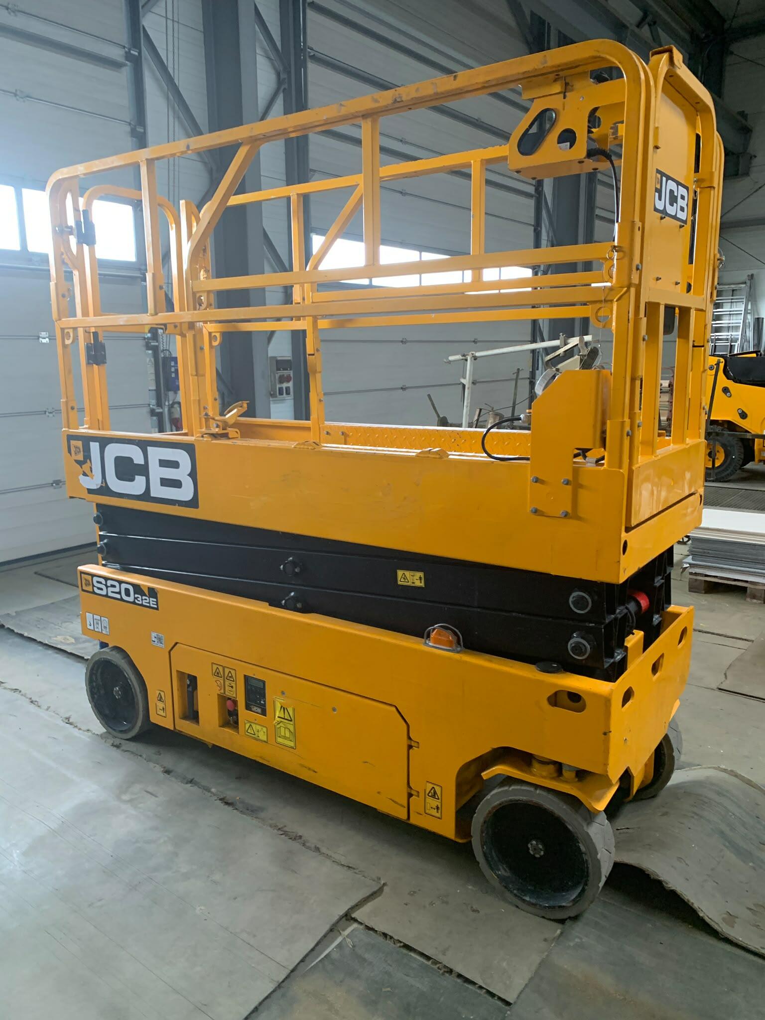 JCB S2032E