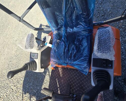Minirypadlo Kubota LGCM LG12A s drapákem + 3 lžíce
