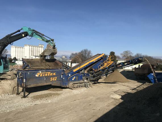 Mobilný pásový 2 sitný triedič FINTEC 542