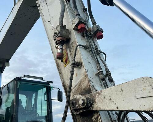 CATERPILLAR  M 313 D-STROJ V SUPER STAVU 