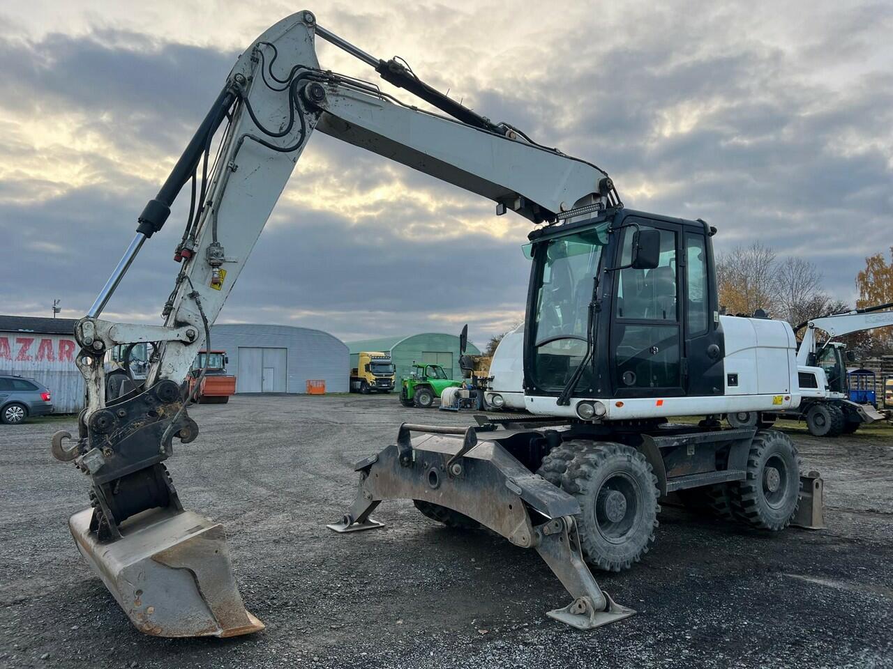 CATERPILLAR  M 313 D - STROJ V SUPER STAVU 