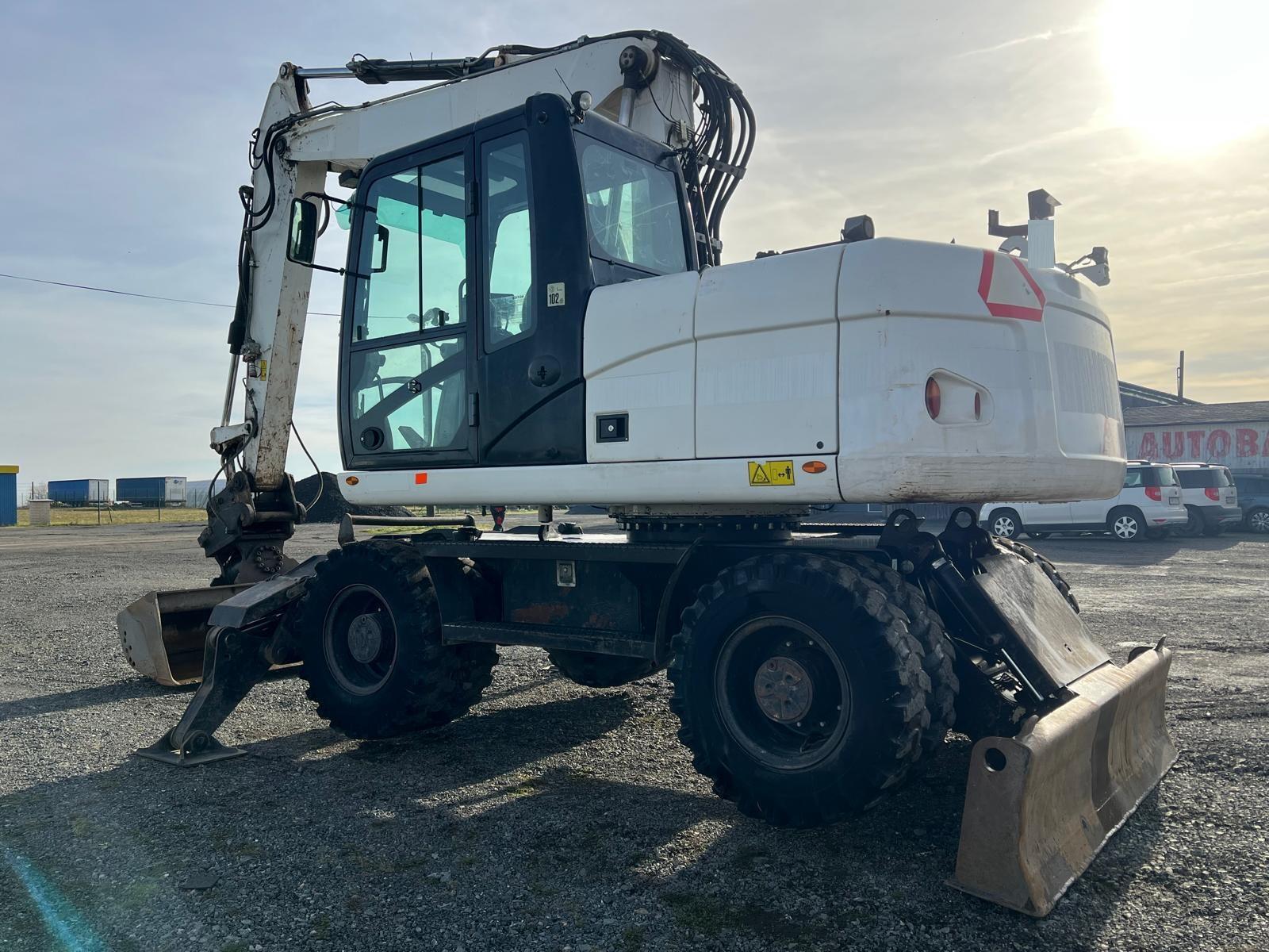 CATERPILLAR  M 313 D-STROJ V SUPER STAVU