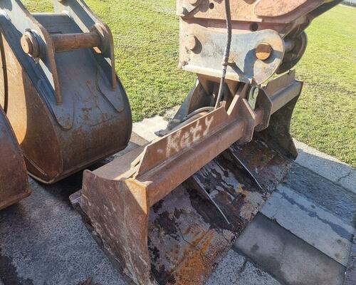 JCB 175W TAB - 3 dílné rameno, packy, radlička, klima, okruhy