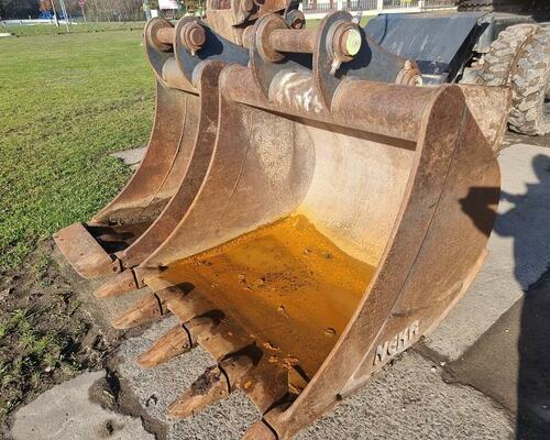 JCB 175W TAB - 3 dílné rameno, packy, radlička, klima, okruhy