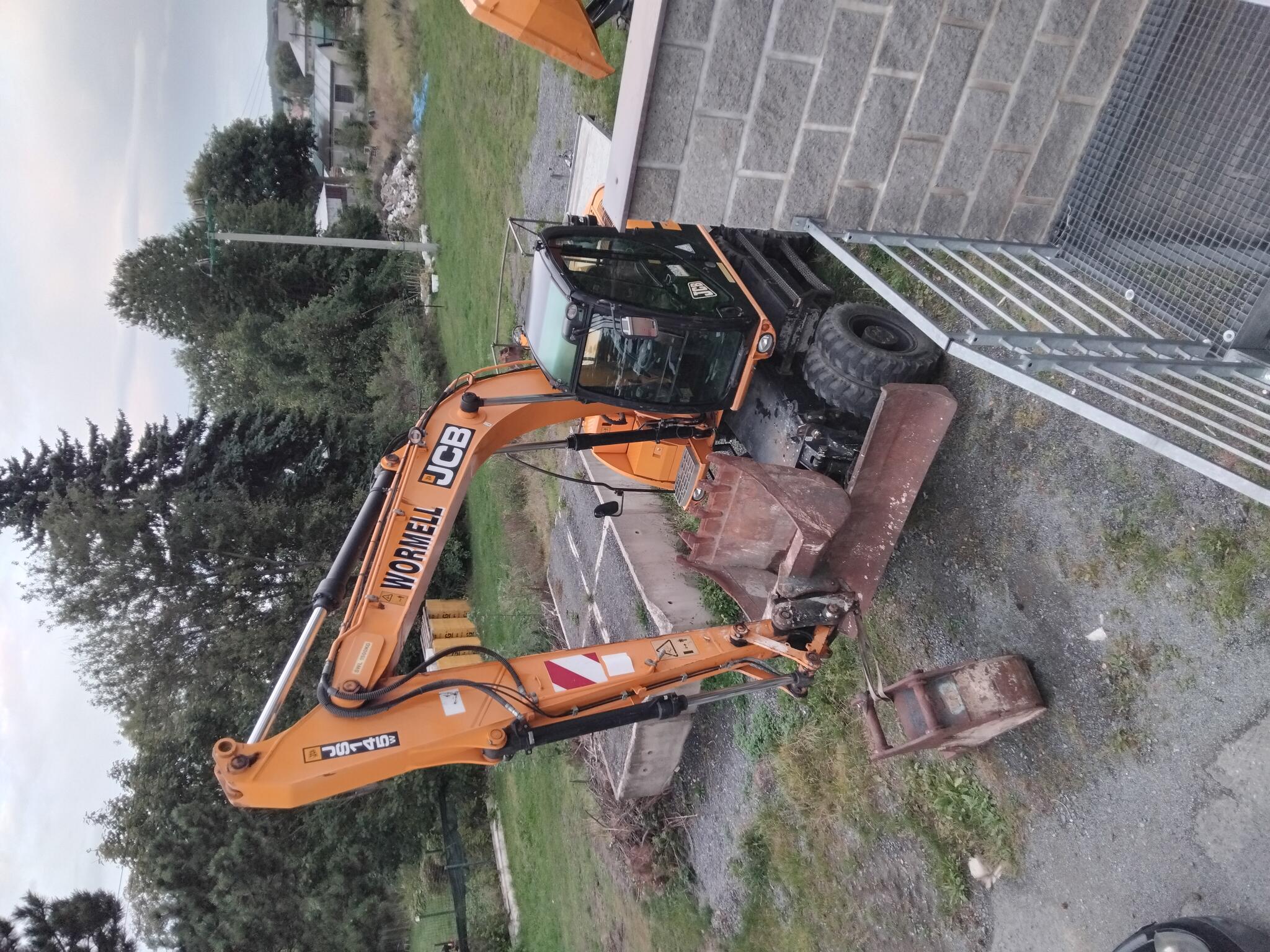Jcb JS145W