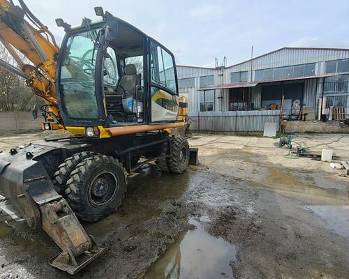 JCB  JS200W