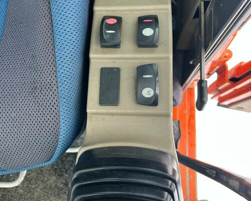 Kolové rypadlo CASE WX145 (Možnost leasingu)