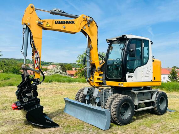 Kolové rypadlo Liebherr A910 Compact (Možnost leasingu)