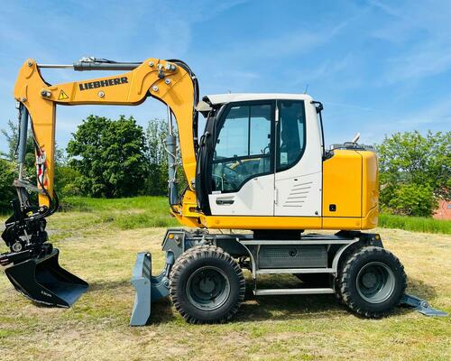 Kolové rypadlo Liebherr A910 Compact (Možnost leasingu)