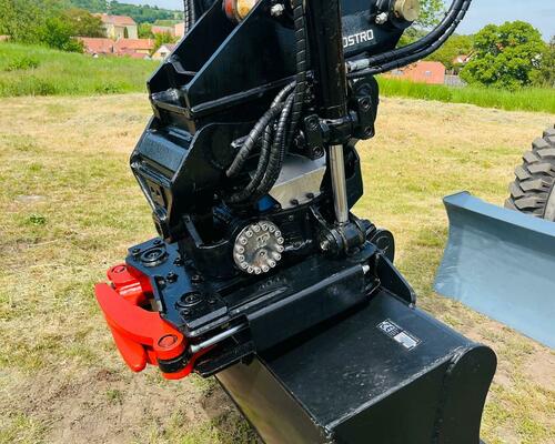 Kolové rypadlo Liebherr A910 Compact (Možnost leasingu)