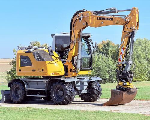 Kolové rypadlo Liebherr A912 Compact Litronic (Možnost leasingu)