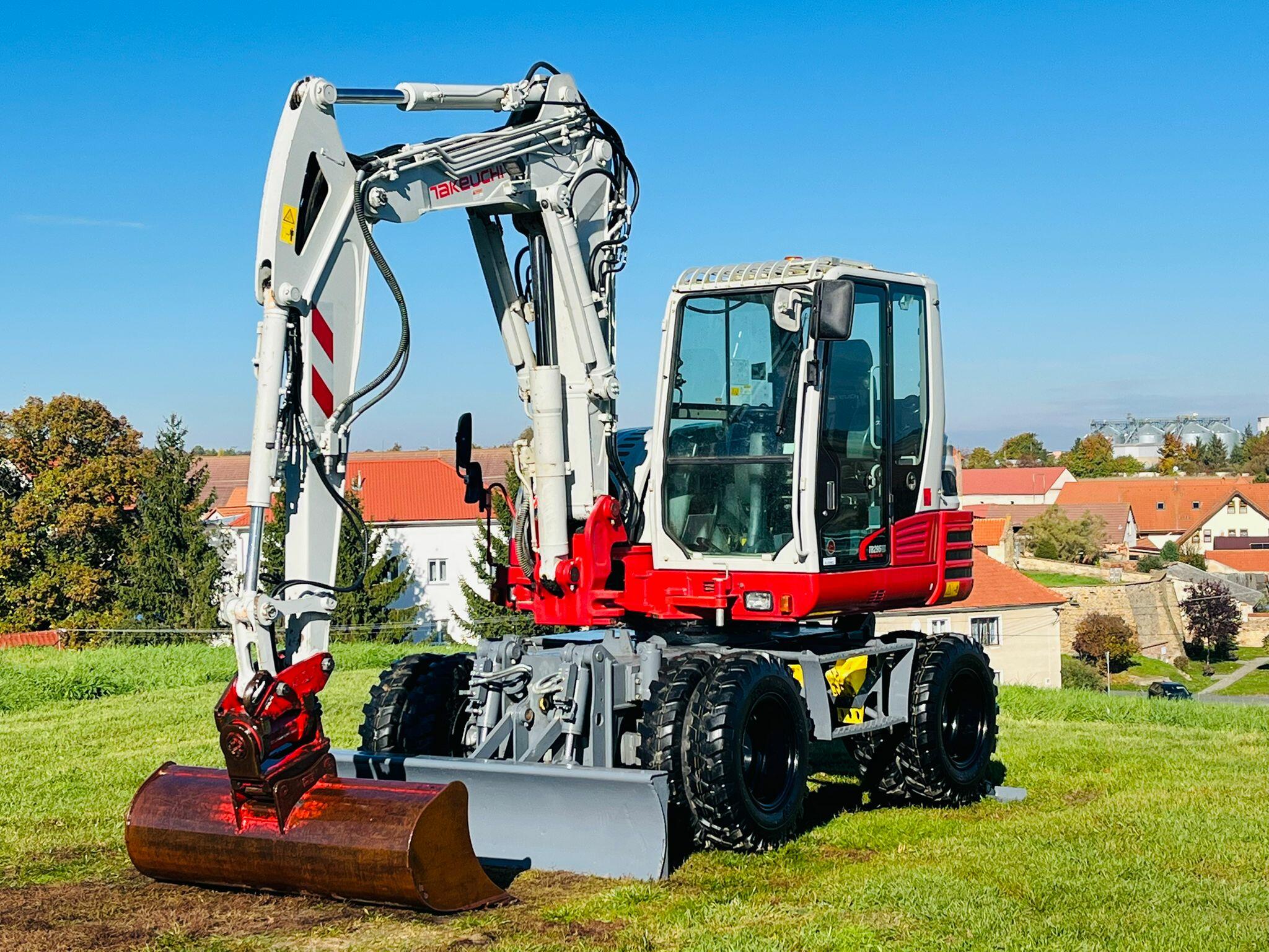 Kolové rypadlo Takeuchi TB295W (Možnost leasingu)