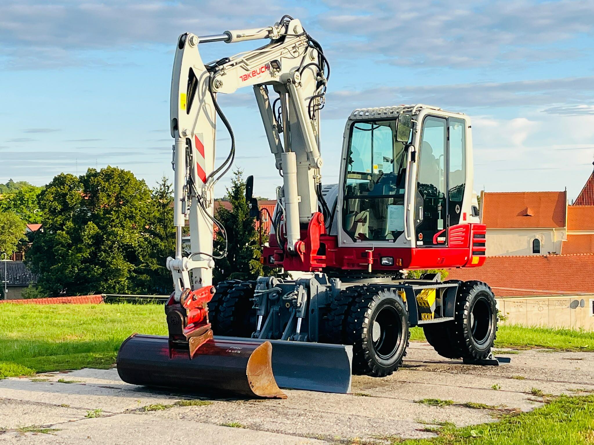 Kolové rypadlo Takeuchi TB295W (Možnost leasingu)