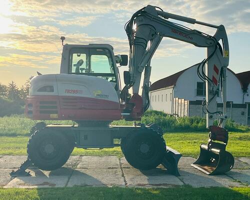 Kolové rypadlo Takeuchi TB295W (Možnost leasingu)