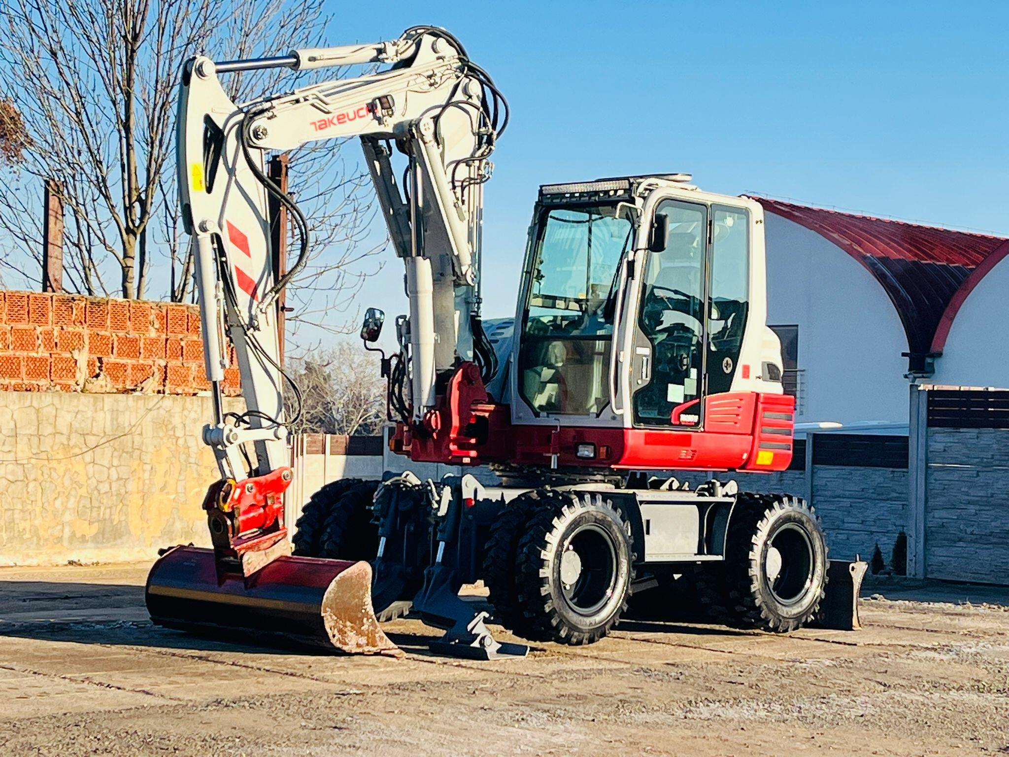 Kolové rypadlo Takeuchi TB295W (Možnost leasingu)