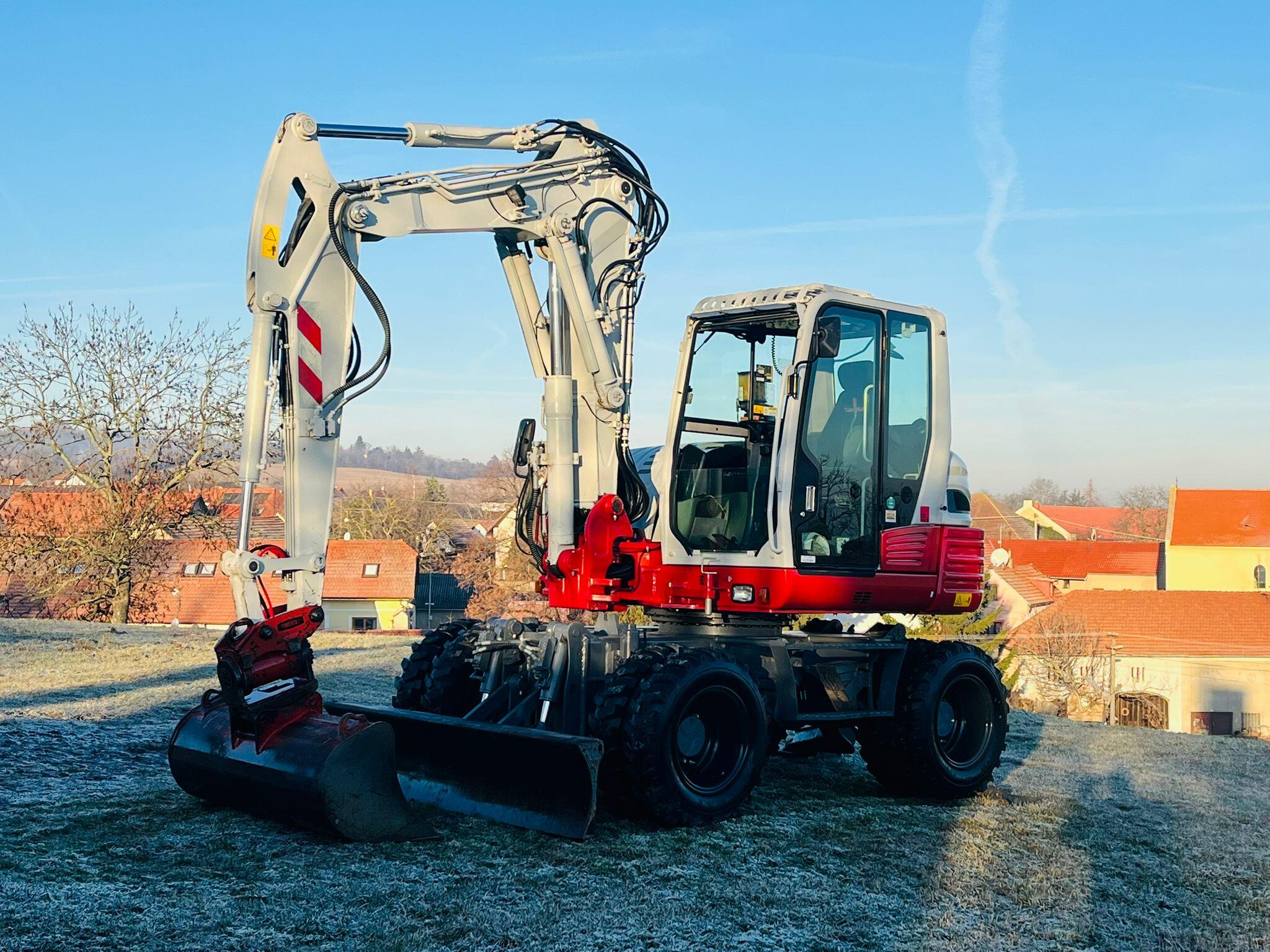 Kolové rypadlo Takeuchi TB295W (Možnost leasingu)