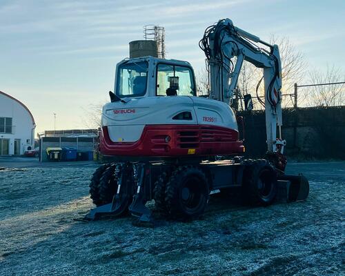 Kolové rypadlo Takeuchi TB295W (Možnost leasingu)