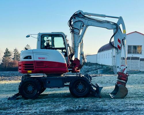 Kolové rypadlo Takeuchi TB295W (Možnost leasingu)