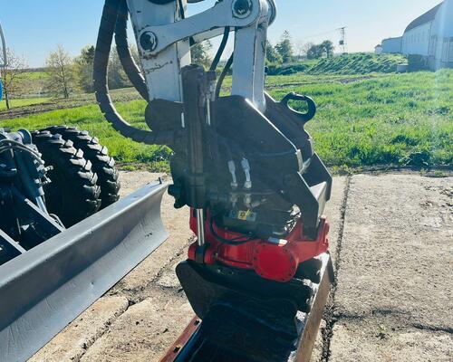 Kolové rypadlo Takeuchi TB295W (Možnost leasingu)