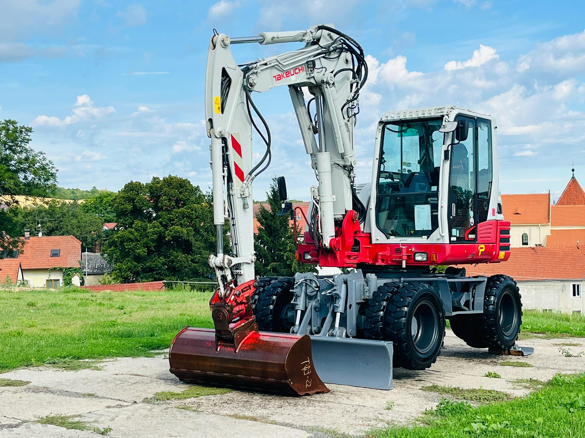 Kolové rypadlo Takeuchi TB295W (Možnost leasingu)
