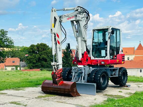 Kolové rypadlo Takeuchi TB295W (Možnost leasingu)