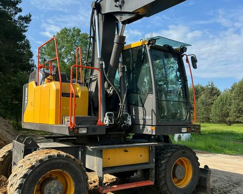 Kolové rypadlo VOLVO EW160E  -     Zprostředkujeme výhodný úvěr 