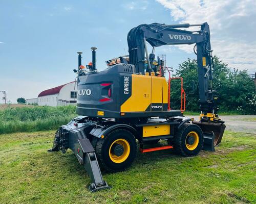 Kolové rypadlo Volvo EWR150E 3D (Možnost leasingu)