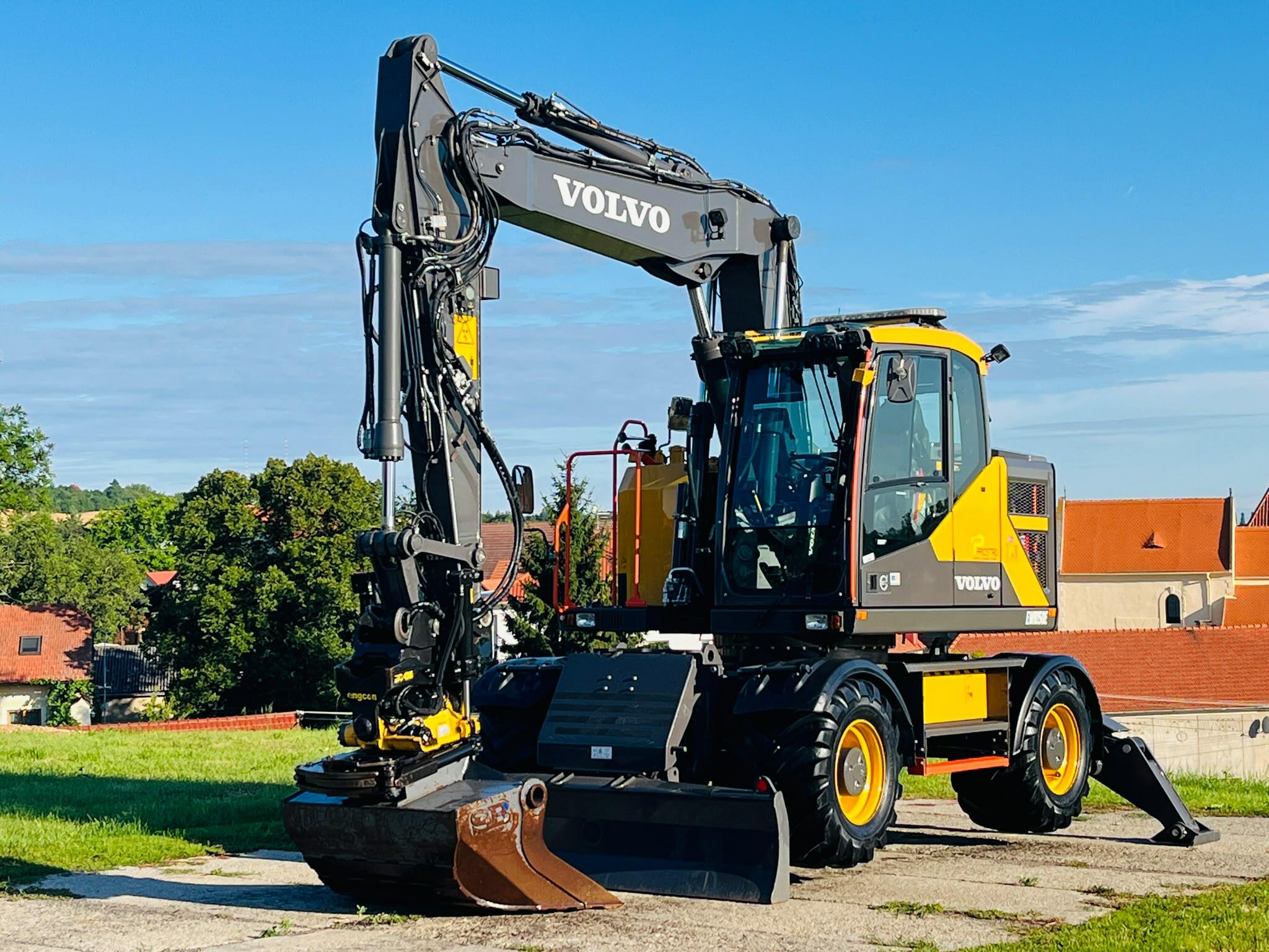 Kolové rypadlo Volvo EWR150E (Možnost leasingu)