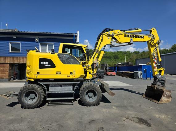 Kolový bagr Liebherr A912, r.v. 2019, 7.069 mth, POWERTILT