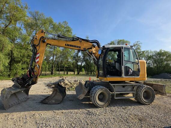 Kolový bagr Liebherr A913, r.v. 2020, 6.686 mth, Rototilt