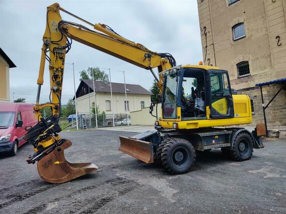 Komatsu PW140-7