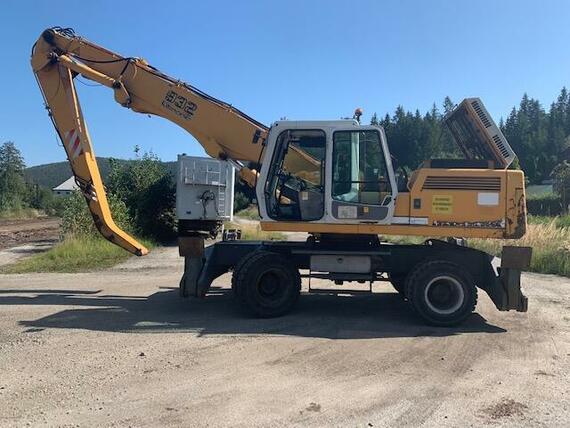 Liebherr A932