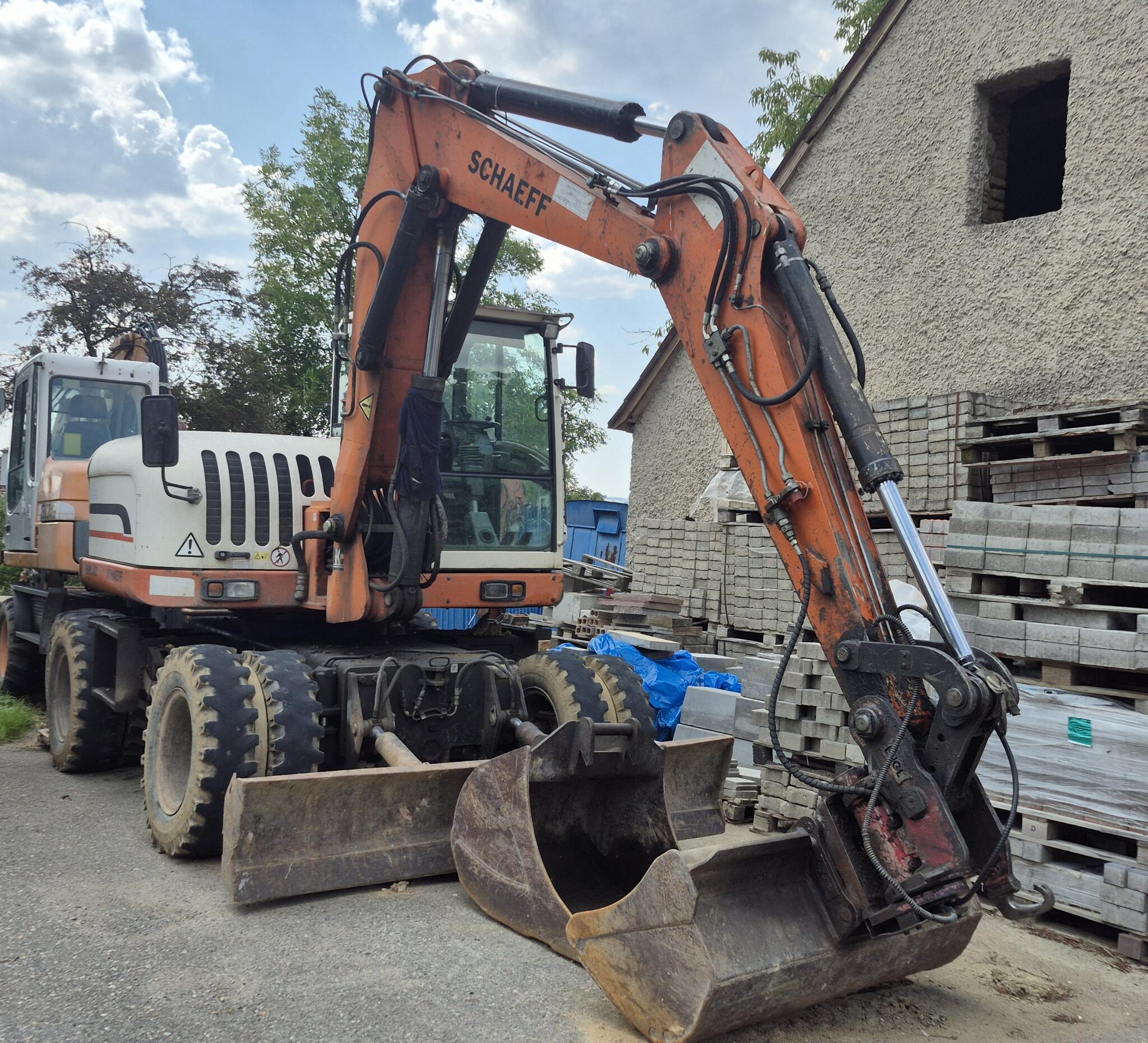 Trex-Schaeff HML 42