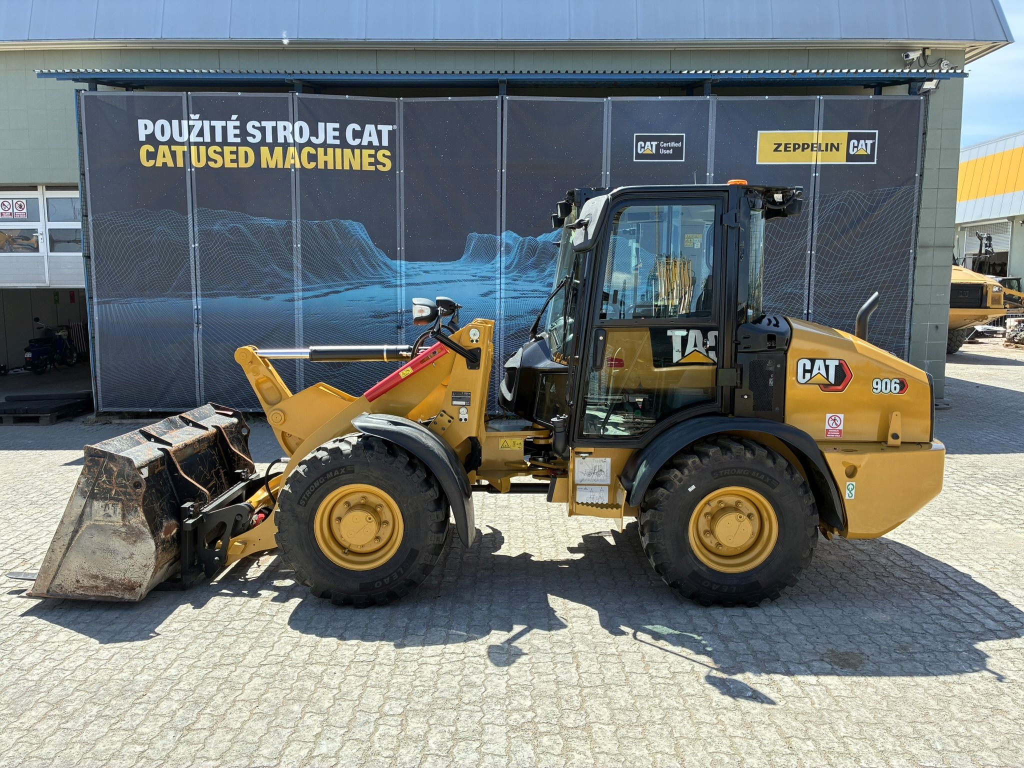 Caterpillar 906