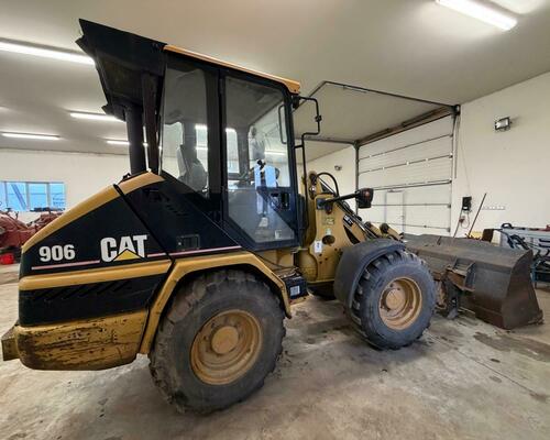 CATERPILLAR 906 + lžíce a vidle 