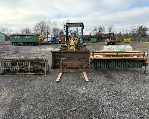  CATERPILLAR 906 + lžíce a vidle