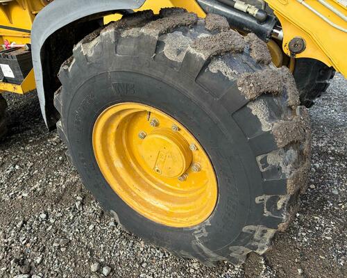 CATERPILLAR 906 + lžíce a vidle 