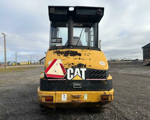 CATERPILLAR 906 + lžíce a vidle 