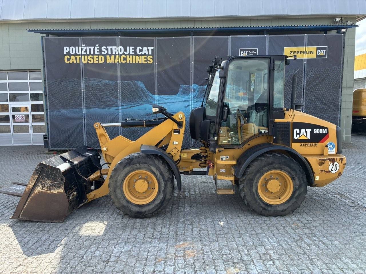 Caterpillar 908M