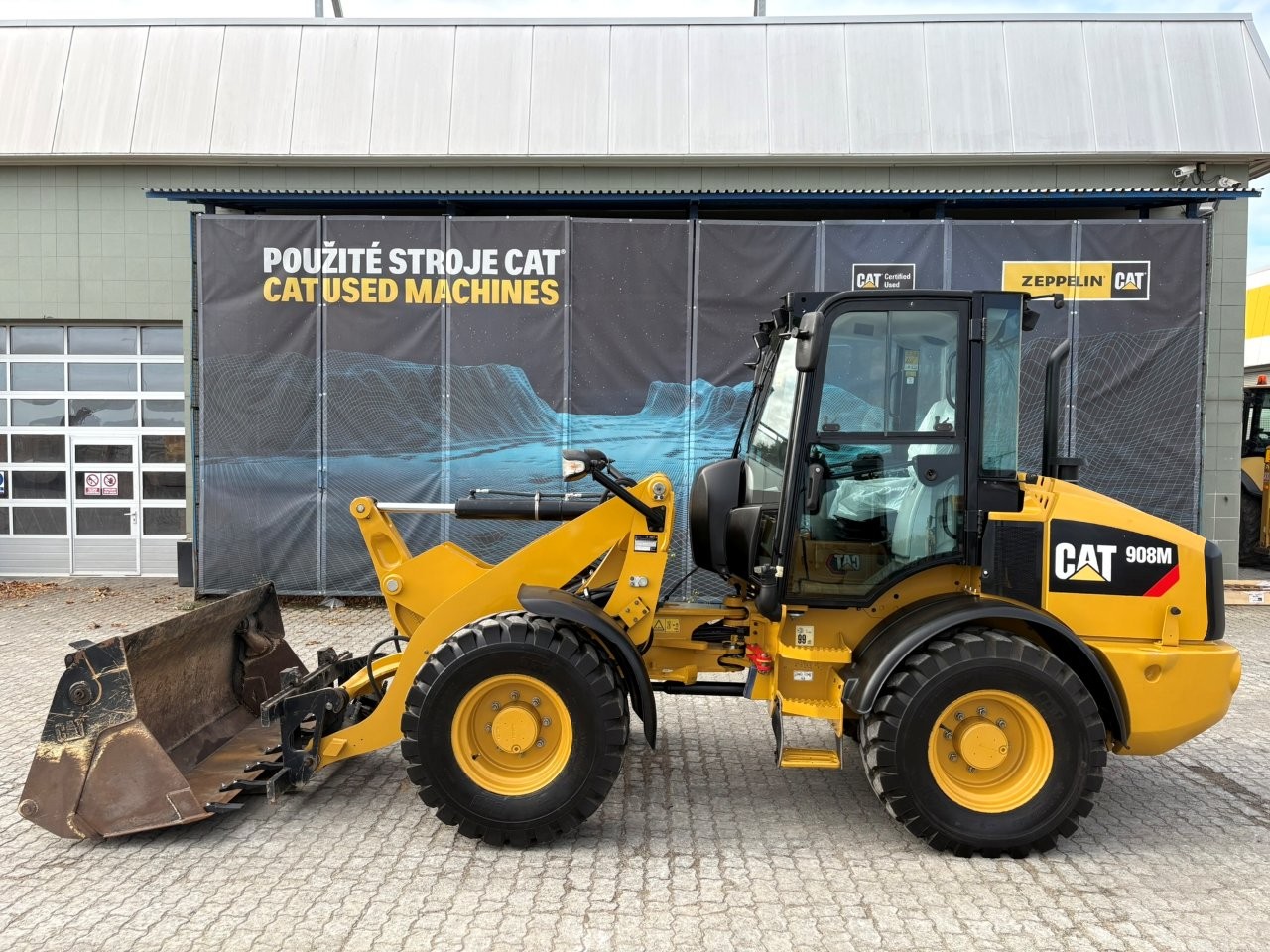 Caterpillar 908M
