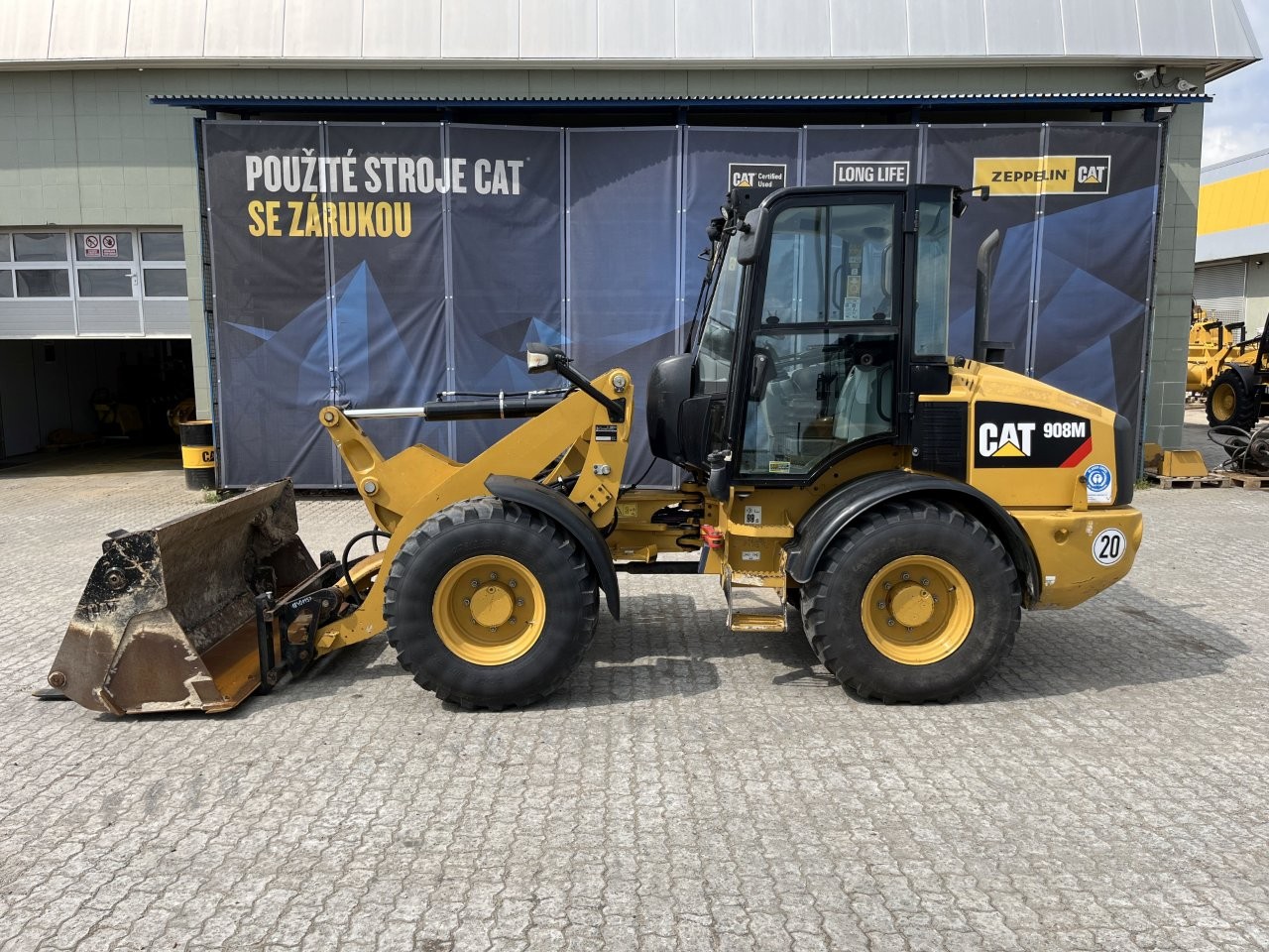 Caterpillar 908M