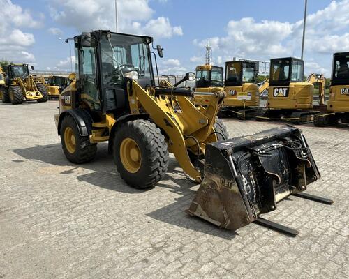 Caterpillar 908M
