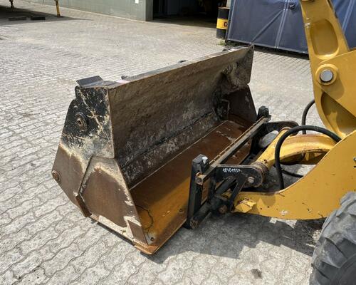 Caterpillar 908M