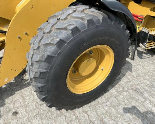 Caterpillar 908M